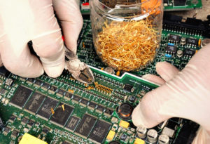 circuiti elettronici in oro
